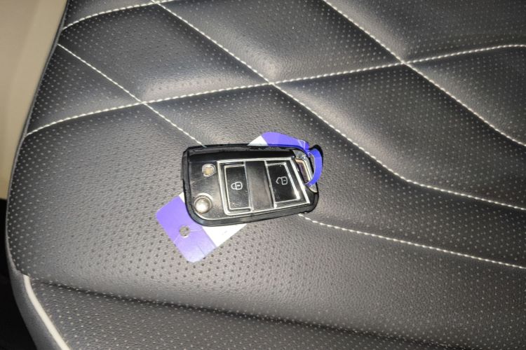 大众 途观L 2023款 改款 330TSI 自动两驱R-Line越享版中控内饰7001