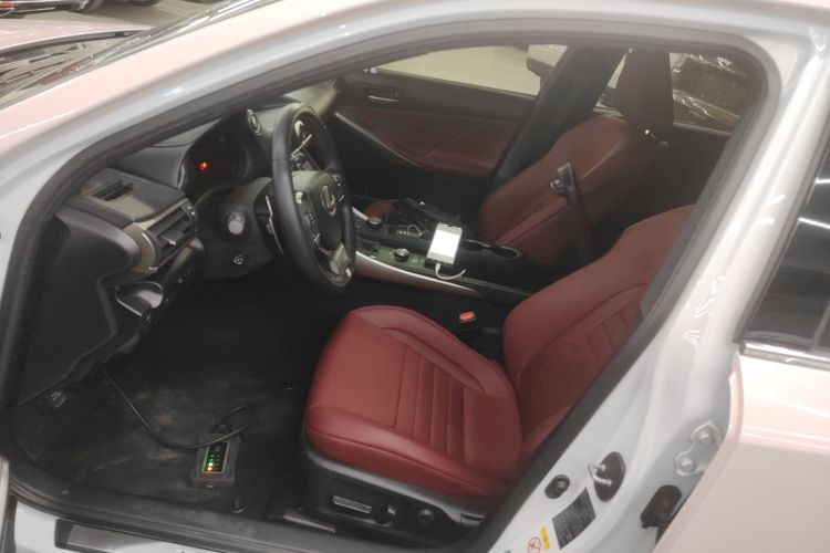 雷克萨斯IS 2017款 300 F SPORT版局部细节19