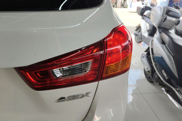 三菱 劲炫ASX 2018款 2.0L CVT两驱尊享版车身外观6006