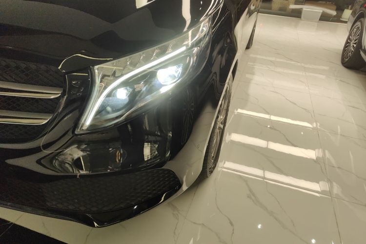 奔驰V级 2021款 V 260 领航版车身外观36