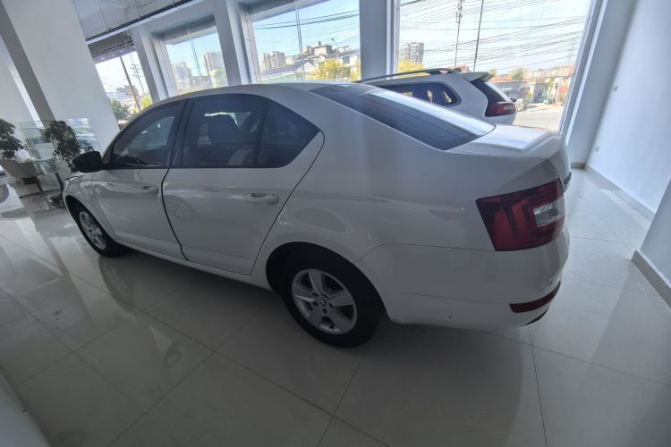 斯柯达 明锐 2017款 经典款 1.6L 自动标准版车身外观4