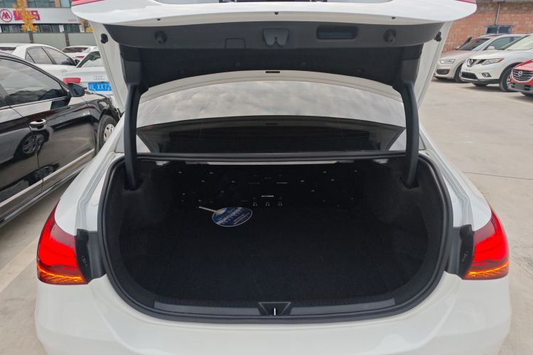 奔驰A级 2023款 A 180 L机舱底盘23