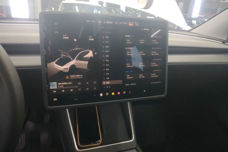 特斯拉 Model Y 2025款 后轮驱动版中控内饰16