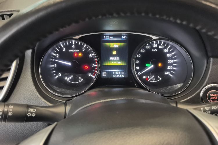 日产 奇骏 2015款 2.0L CVT舒适MAX版 2WD中控内饰14