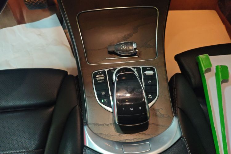 奔驰GLC 2016款 GLC 300 4MATIC 动感型中控内饰18