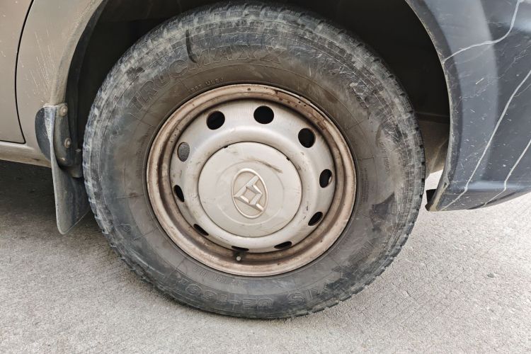 上汽大通MAXUS 新途V80 2017款 2.5T 5挡手动傲运通国IV短轴超低顶5/6/10座车身外观6007