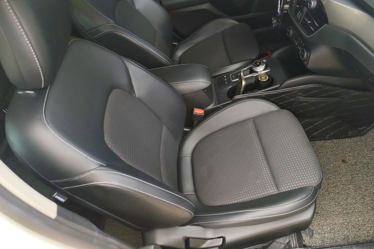 福特 福克斯 2019款 两厢 EcoBoost 180 自动锋潮型中控内饰41