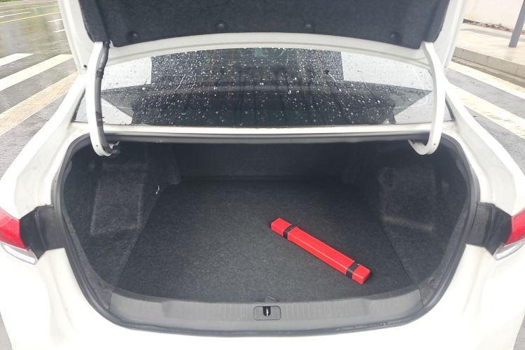 别克 英朗 2021款 改款 1.3T 自动轻混动精英型机舱底盘23