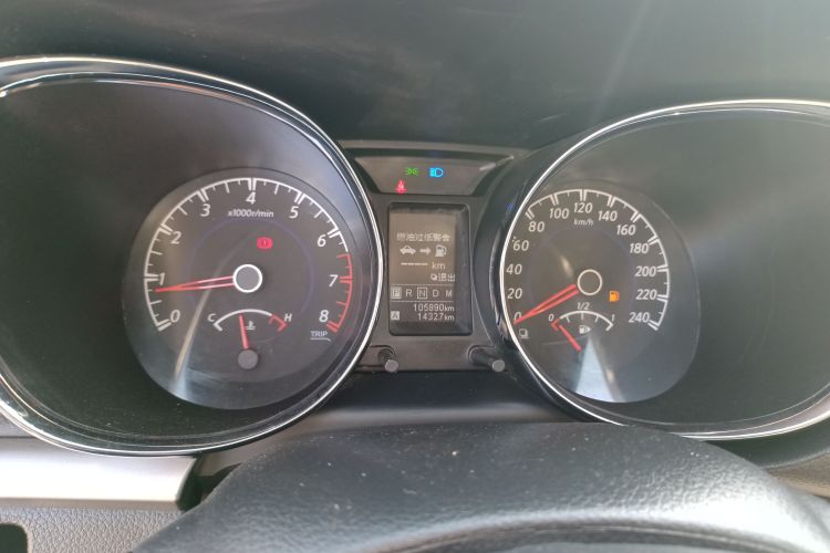 启辰T70 2016款 2.0L CVT睿趣版中控内饰14