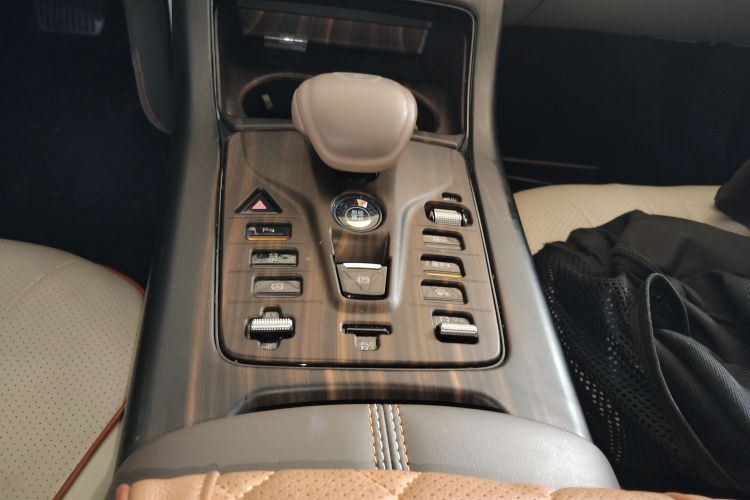 比亚迪 秦PLUS 2024款 荣耀版 DM-i 55KM领先型中控内饰18