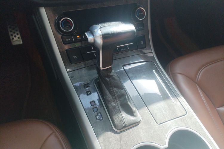 哈弗H8 2015款 2.0T 两驱精英型中控内饰18