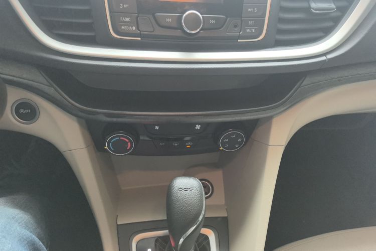 别克 英朗 2018款 15T 双离合进取型 国V中控内饰16