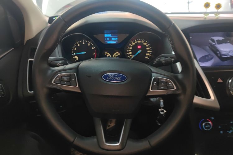 福特 福克斯 2015款 两厢 EcoBoost 125 自动超能风尚型中控内饰13