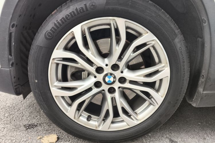 宝马X1 2019款 sDrive20Li 领先型车身外观6007