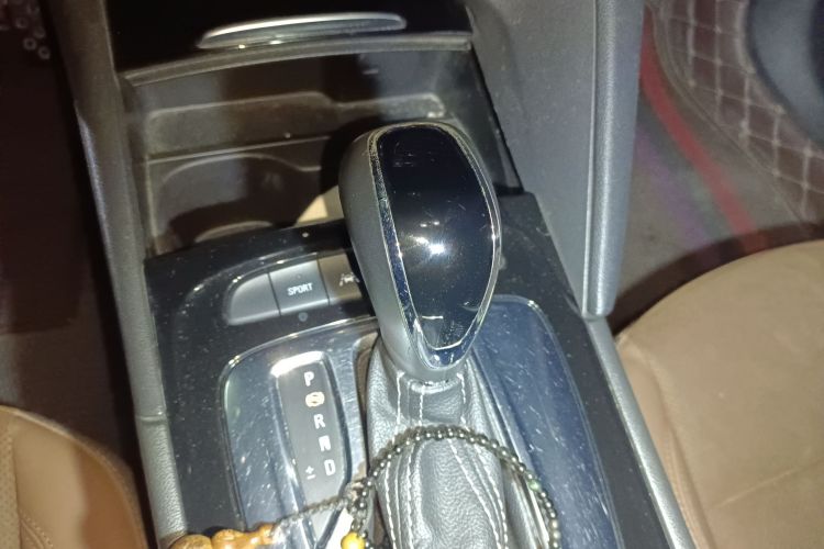 别克 君威 2017款 20T 尊贵型中控内饰18