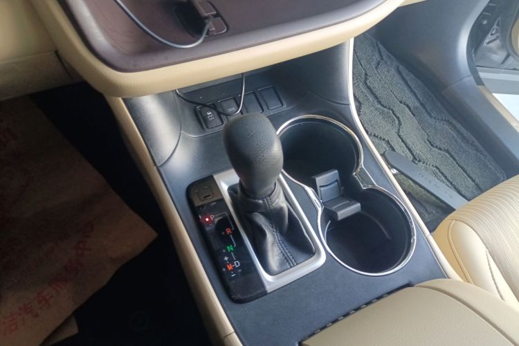 丰田 汉兰达 2018款 2.0T 两驱精英版 5座 国V中控内饰18