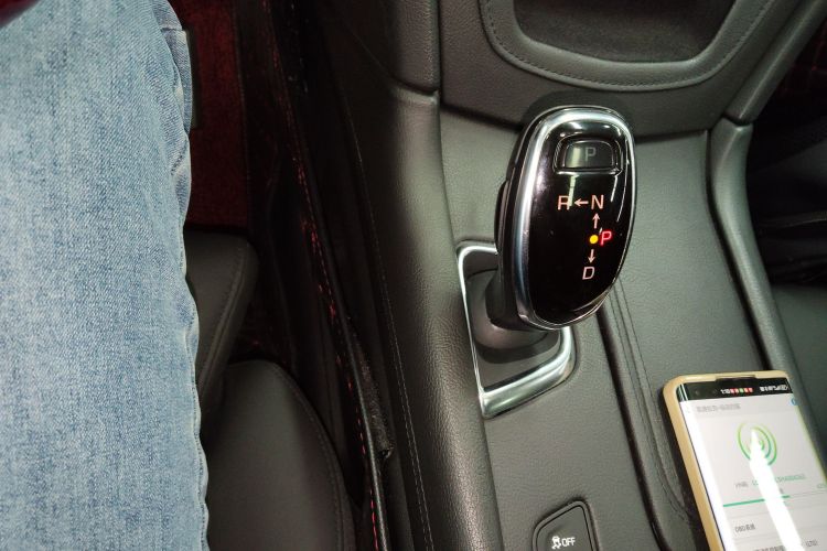 凯迪拉克XT5 2016款 28T 四驱豪华型中控内饰18