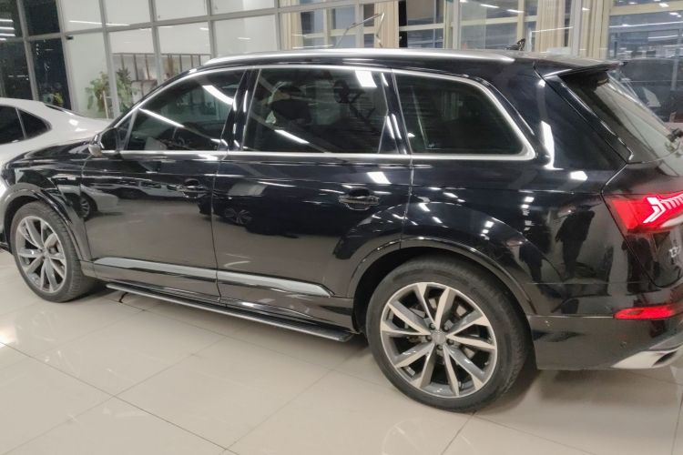 奥迪Q7 2020款 55 TFSI quattro S line运动型车身外观6003