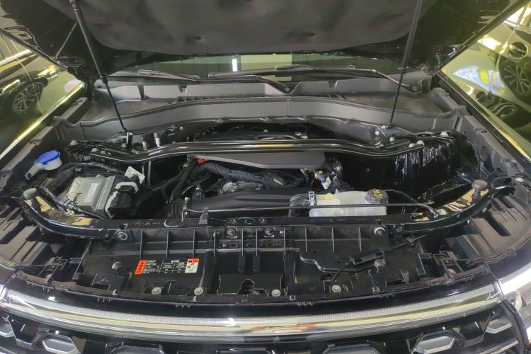 福特 探险者 2024款 2.3T EcoBoost 四驱风尚plus版 7座机舱底盘24