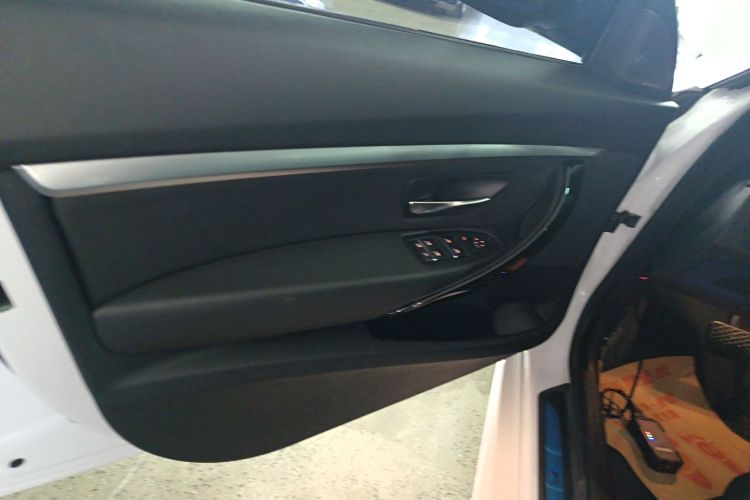 宝马3系GT 2019款 320i M运动套装中控内饰7007