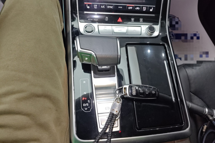 奥迪Q8 2021款 55 TFSI 豪华动感型局部细节18