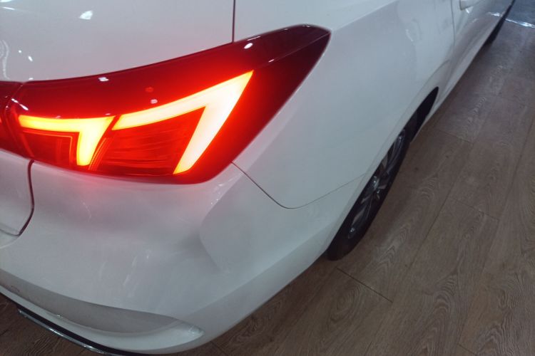 长安 逸动 2022款 PLUS 蓝鲸NE 1.4T GDI DCT尊贵版车身外观6006