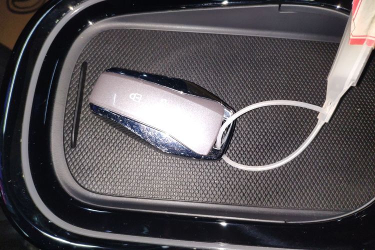 江淮钇为 钇为3 2024款 挚爱版 330km Lite中控内饰11