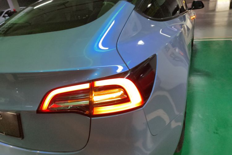 特斯拉 Model 3 2022款 后轮驱动版车身外观9