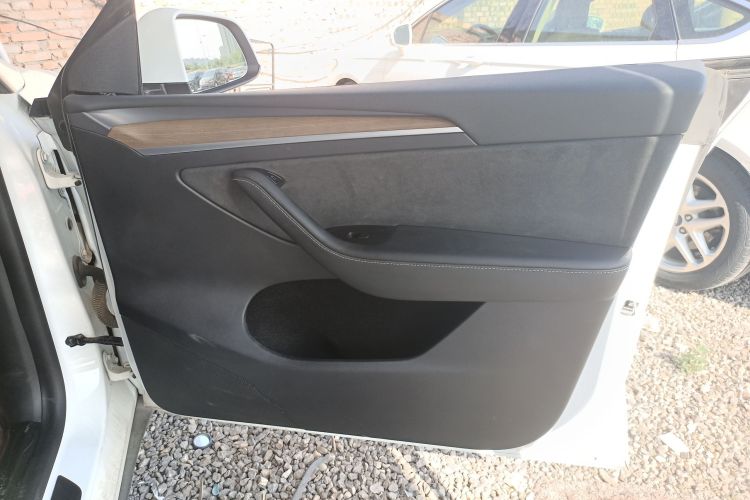 特斯拉 Model Y 2021款 长续航全轮驱动版中控内饰7005