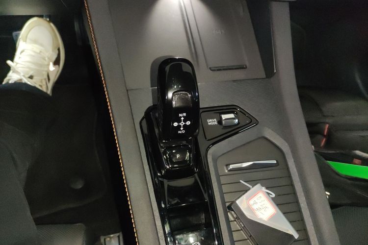 领克03 2025款 2.0TD DCT冠军版Pro中控内饰18