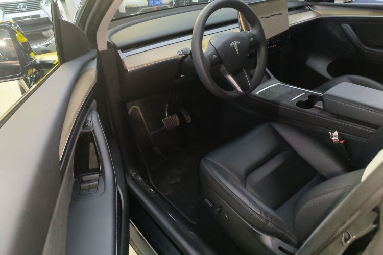 特斯拉 Model Y 2022款 改款 后轮驱动版中控内饰7003