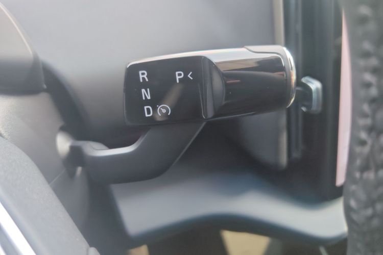 沃尔沃EX30 2025款 后驱长续航版 Plus中控内饰18