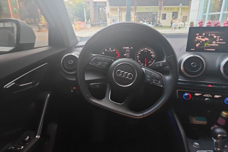 奥迪Q2L 2022款 35 TFSI 时尚动感型中控内饰13