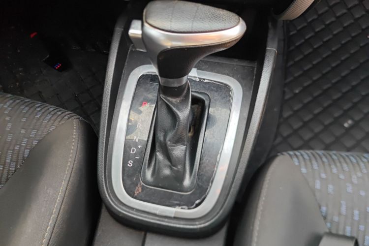 奔腾B30 2016款 1.6L 自动十周年纪念版中控内饰18