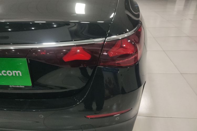 奔驰E级 2024款 改款 E 300 L 时尚运动型车身外观9
