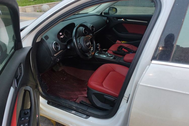 奥迪A3 2016款 Sportback 35 TFSI 进取型中控内饰19