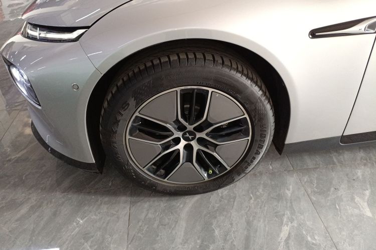 小鹏P7 2023款 P7i 702 Pro车身外观6007