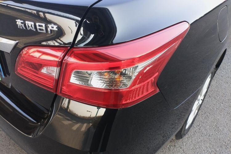 日产 轩逸 2022款 经典 1.6XE CVT舒适版车身外观9