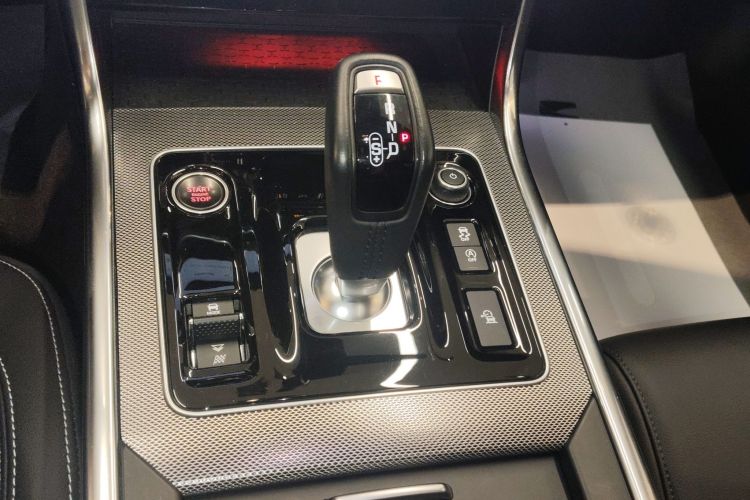 捷豹XEL 2020款 2.0T 200PS R-DYNAMIC S进取运动版中控内饰18