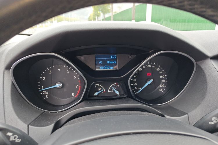 福特 福克斯 2015款 三厢 1.6L 手动风尚型中控内饰14