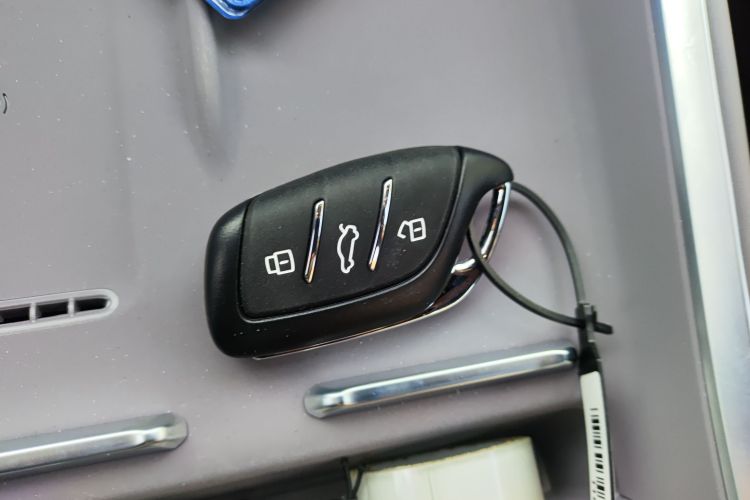 荣威M7 DMH 2025款 160km臻享版中控内饰11