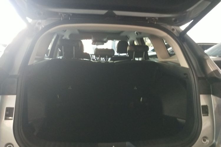 哈弗H6 2022款  第三代 1.5T 自动两驱Supreme+机舱底盘23