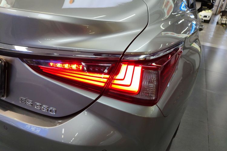 雷克萨斯ES 2023款 260 卓越版车身外观9