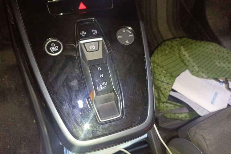 奥迪Q4 e-tron 2022款 50 e-tron quattro 创境版中控内饰18