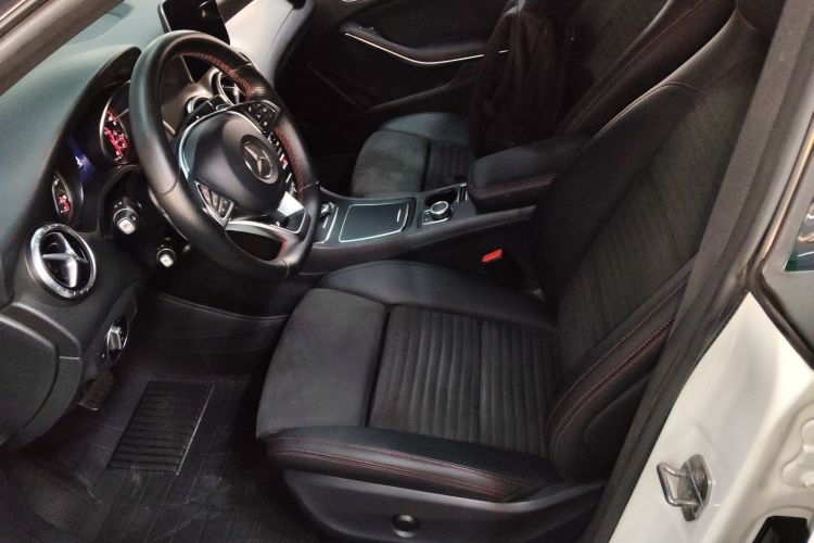 奔驰CLA 2018款 CLA 220 4MATIC中控内饰19