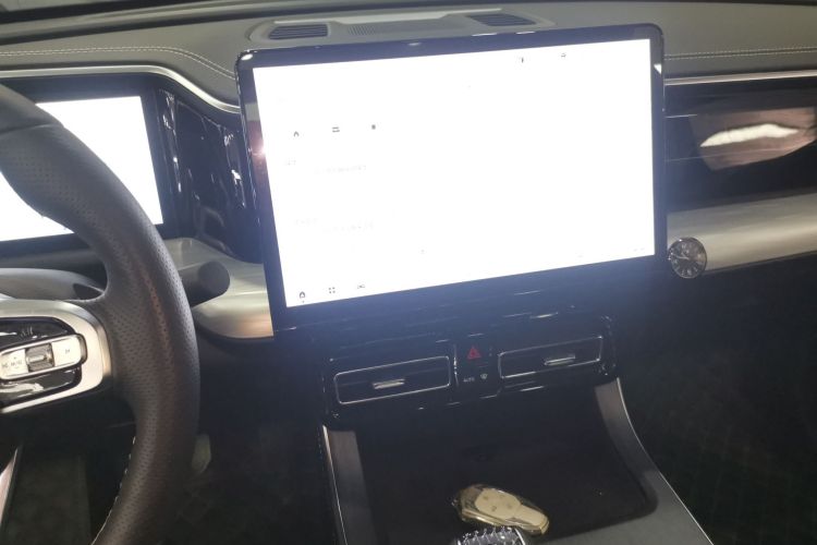 广汽传祺 传祺GS8 2024款 领航系列 2.0TGDI 两驱豪华智联版中控内饰16