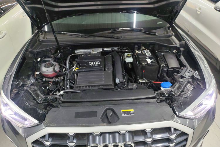 奥迪Q3 2021款 35 TFSI 时尚动感型机舱底盘24