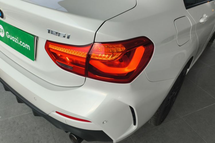 宝马1系 2021款 改款 125i M运动曜夜版车身外观9