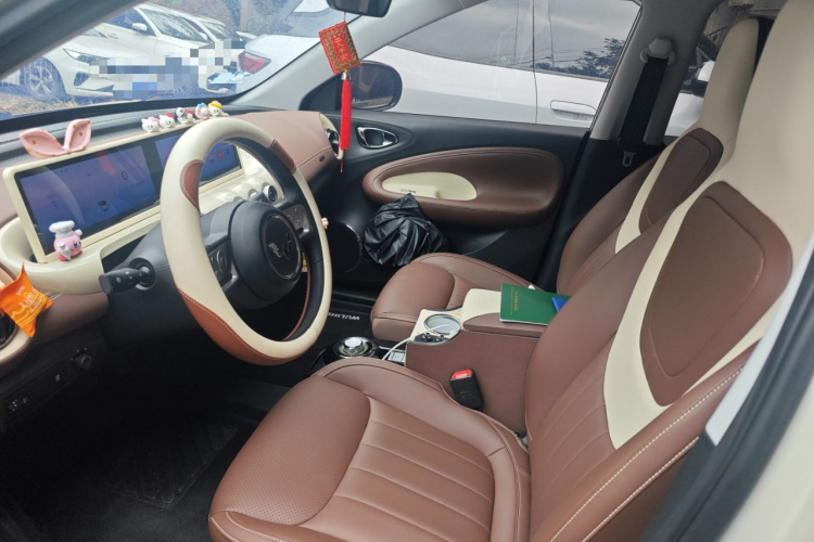 五菱汽车 五菱缤果 2023款 333km 灵犀互联+款中控内饰19