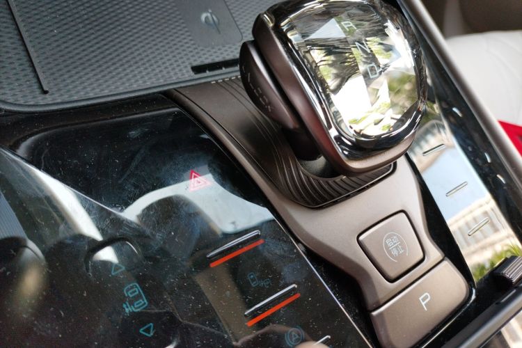 腾势D9 2022款 DM-i 1040 尊贵型局部细节18